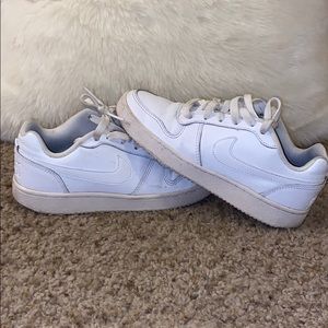 Nike Sneakers 🤍👟